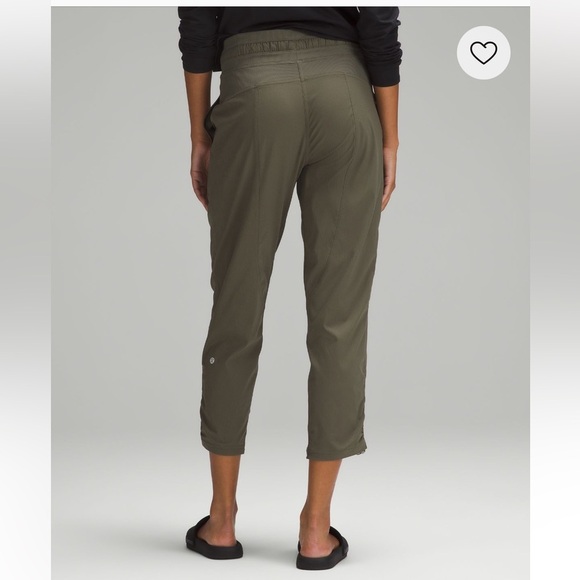 Lululemon- Dance Studio Mid-Rise Cropped Pant - Amy Green - Picture 2 of 9